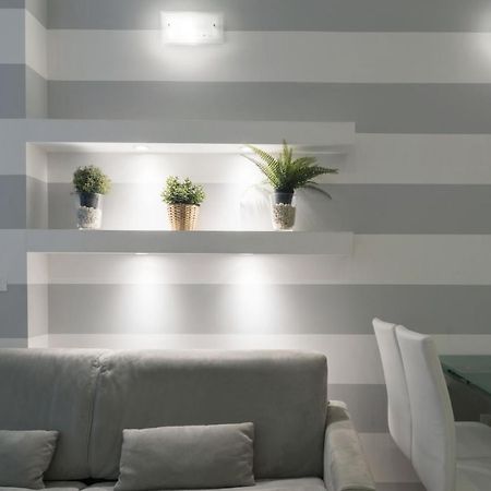 Easylife - San Babila - Elegante E Rifinito Bilocale Nel Cuore Della Citta Milán Exterior foto